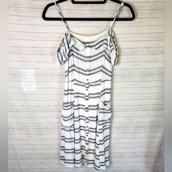 ASTR THE LABEL OFF SHOULDER STRIPED BUTTON FRONT DRESS, SZ XS - Picture 1 of 7